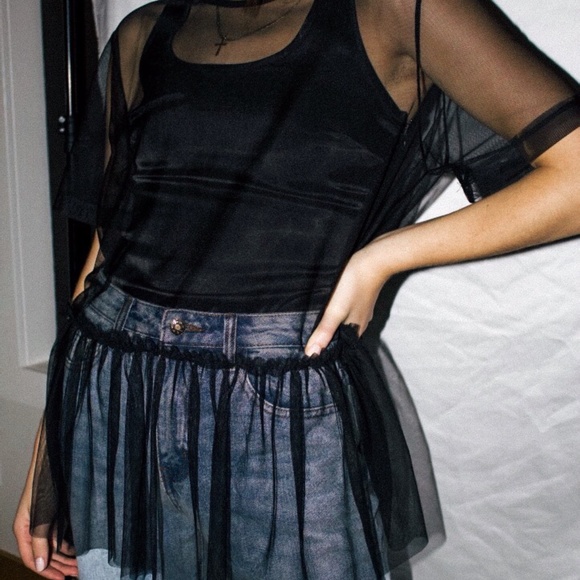 *SOLD* H&M Sheer Top - Picture 3 of 7